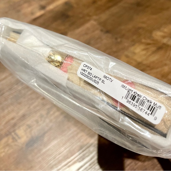 NWT Coach Laptop Sleeve In Signature With Heart Print CP374 ( fits 13" Laptop ) - Picture 5 of 6